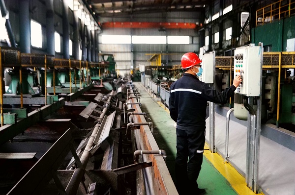 1591061259110380.jpg DSC08622雅矿选厂磨浮平台生产车间。摄影:沙马鲁石_副本_副本.jpg